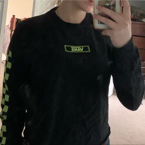 black long sleeve vans crop top